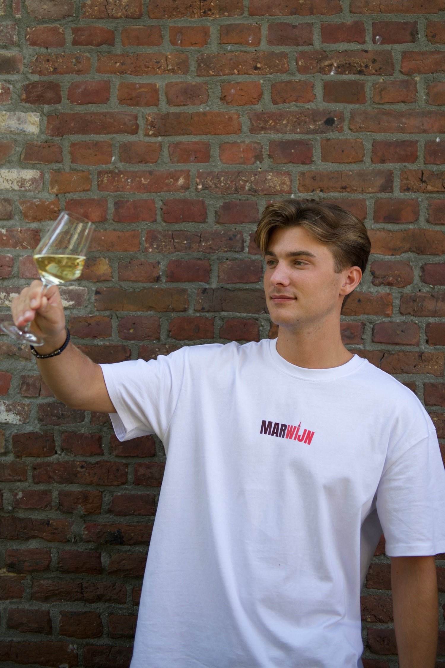 Tom met witte wijn